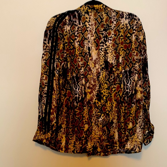 ba&sh size L Blouse color: Ochre. (Cheetah motif) - Picture 6 of 6
